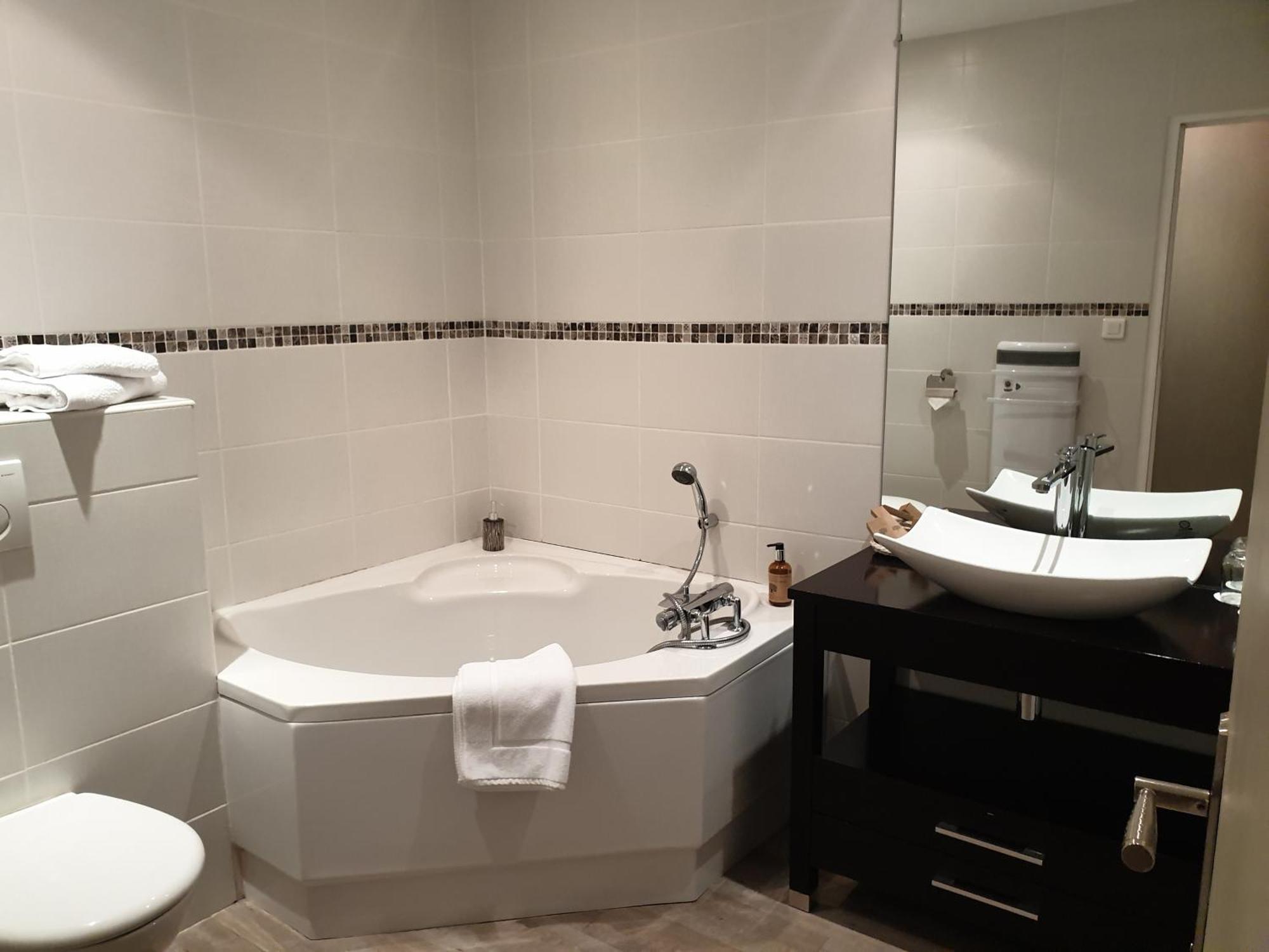 Hostellerie Belle Rive Gagnac-sur-Cere Exterior foto