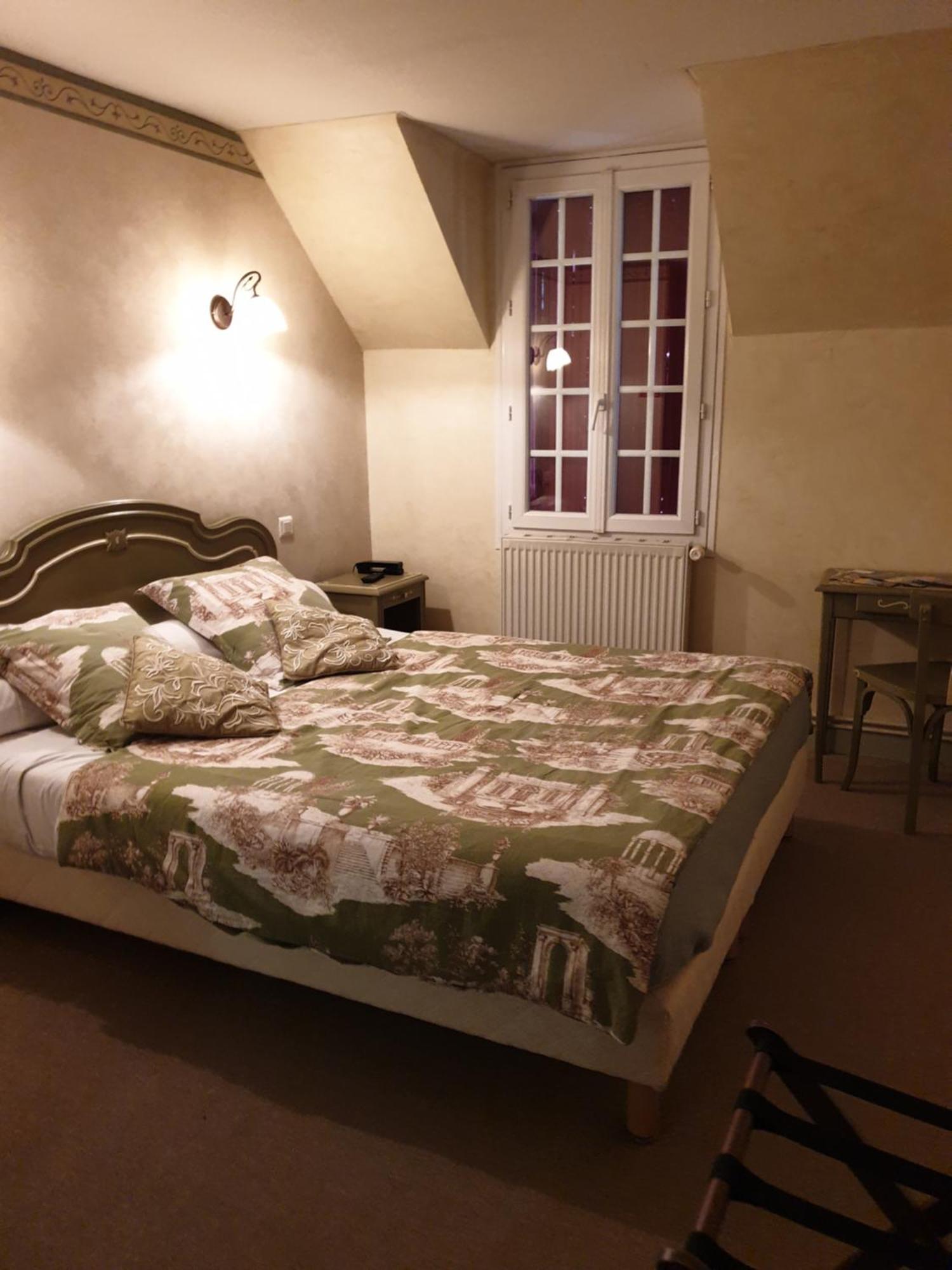 Hostellerie Belle Rive Gagnac-sur-Cere Exterior foto